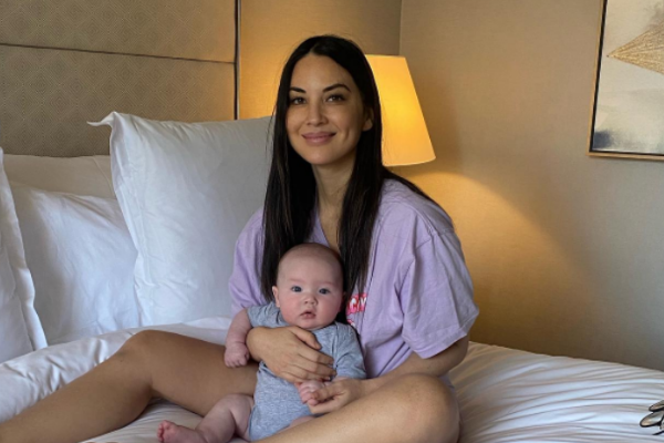 Actress Olivia Munn opens up about her ‘hair falling out in clumps’