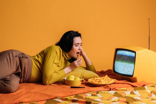 Practicing mindful eating: Our best tips and tricks