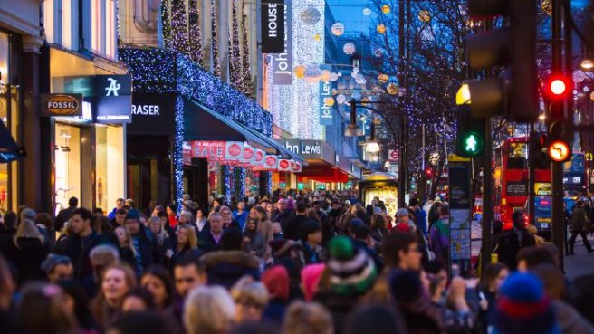 Last-minute Christmas shopper?! These 6 moments will SPEAK to you