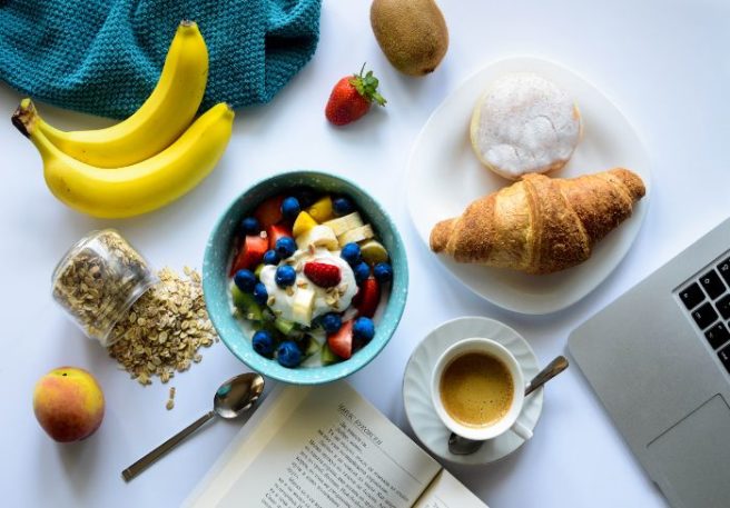 Eating a big breakfast helps you lose weight, according to science