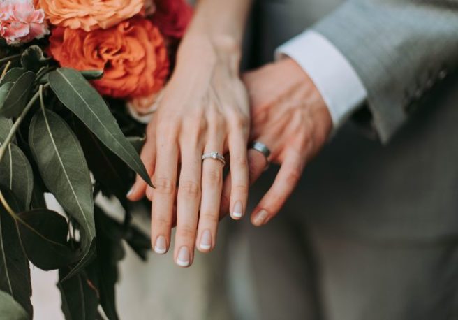 10 unique wedding present ideas for your newlywed best friends
