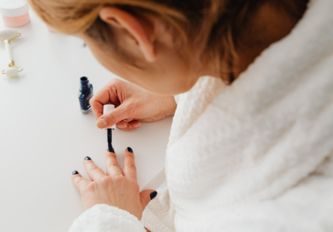 10 useful tricks to make your manicure last longer