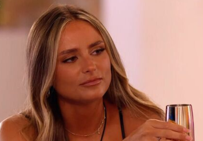 Amazing Love Island Spoiler: Video Calls From Home Spark More Drama As Ex-islander Warns Leanne Not To Trust Belle While Jessy's Dad Reveals What Public Really Thought About Her Row With Lucinda Moment Illustration Amazing Love Island Spoiler: Video Calls From Home Spark More Drama As Ex-islander Warns Leanne Not To Trust Belle While Jessy's Dad Reveals What Public Really Thought About Her Row With Lucinda Moment Illustration