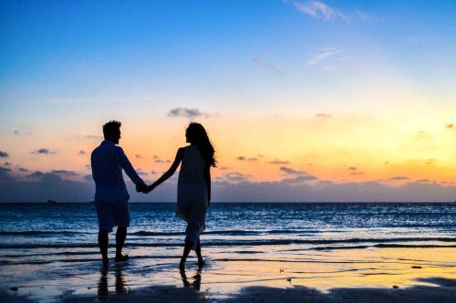 Summer lovin’: 3 tips for navigating Summer romances