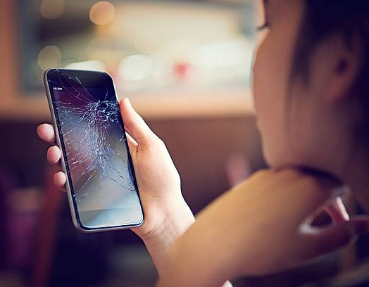 Fónfix research shows Irish men are more accident prone with smart devices than women