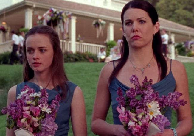 The top 10 best outfits that Lorelai and Rory wore on Gilmore Girls