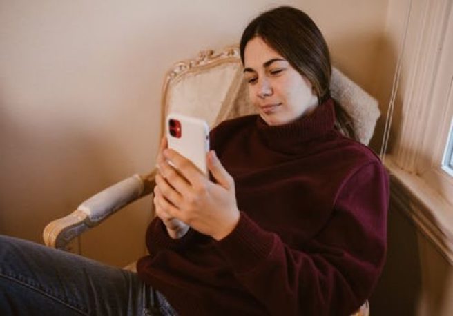 4 ways to hang out with distant friends that aren’t phone calls