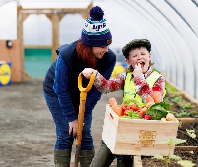 Sheamie Garrihy digs in to officially open The Lidl Farm for 2024 school season