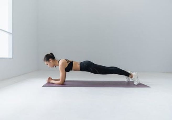 The 4-minute workout you can do in your home office